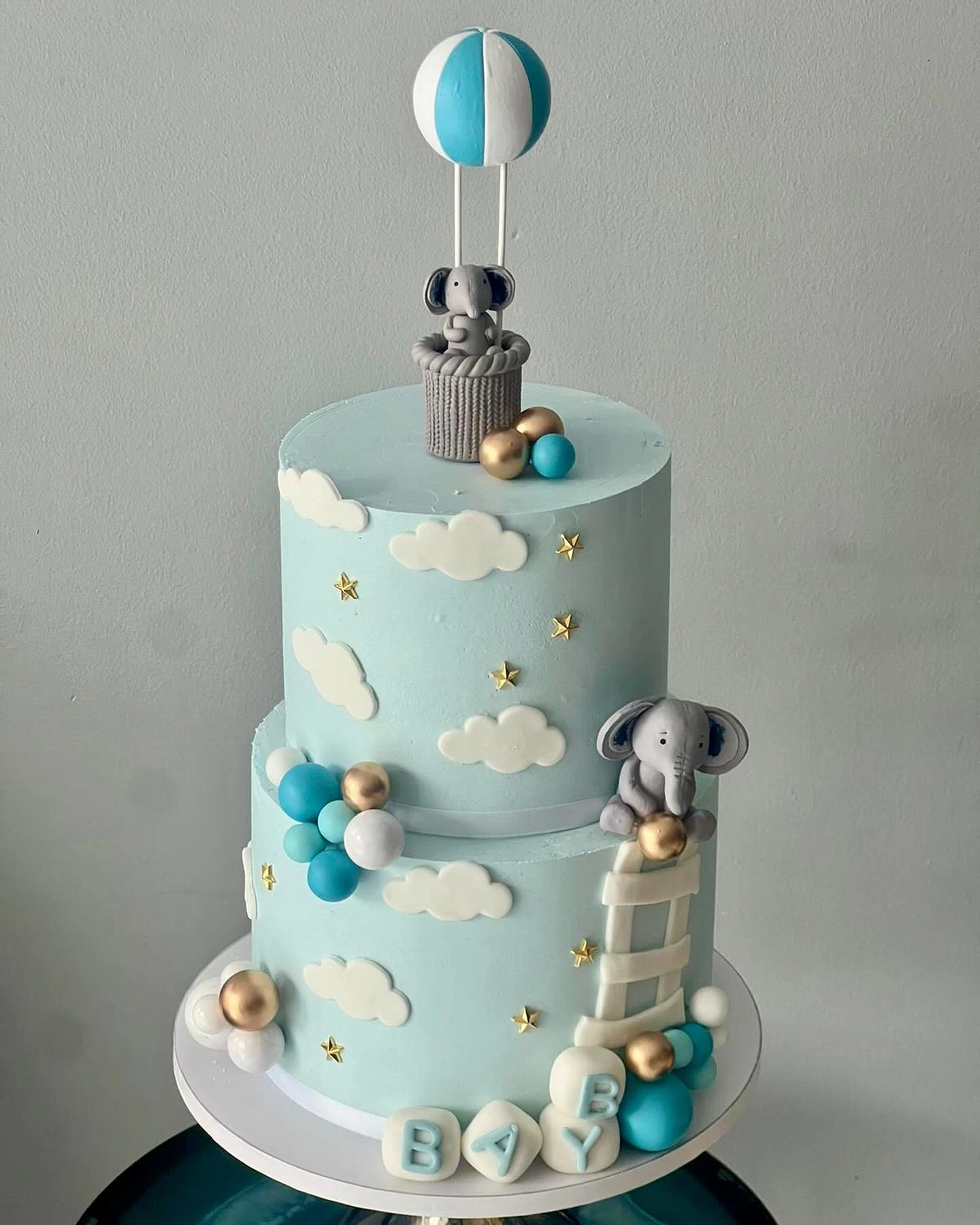 22. Elephant Hot Air Balloon Cake