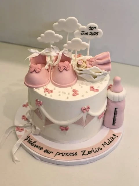 33. Classic Fondant Shoe Toppers