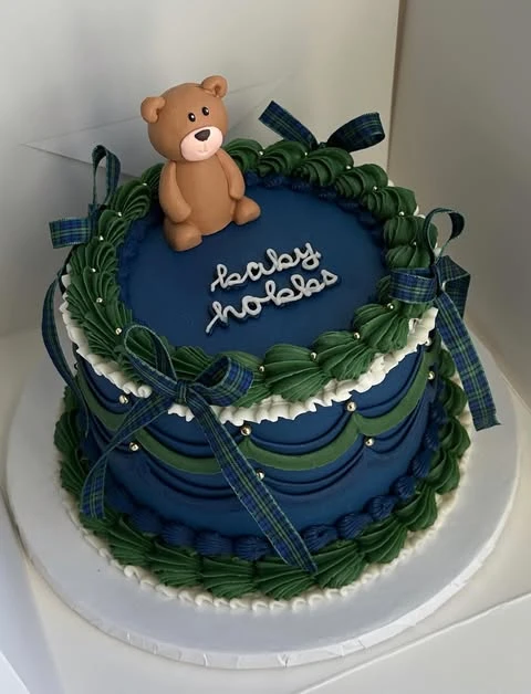 7. Traditional Plaid Ribbon Cake