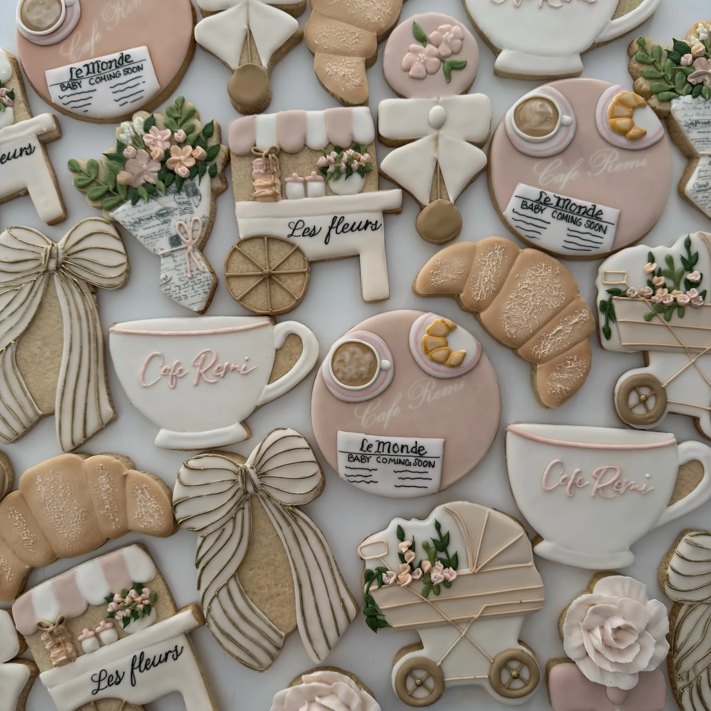 19. Parisian Cafe Themed Set