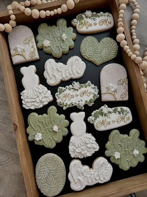 33. Sage Green Botanical Set