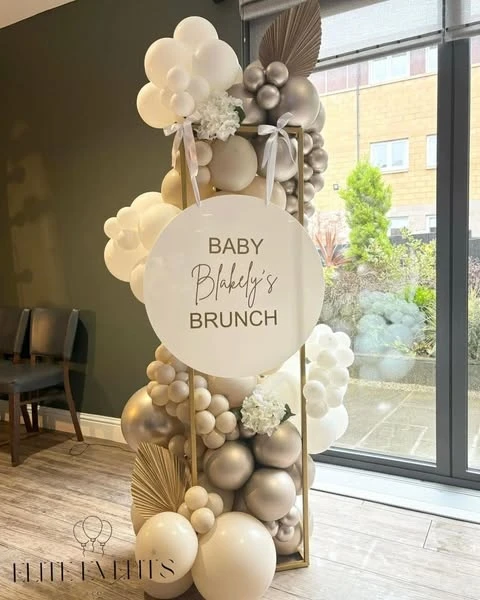 24. The Modern Balloon Welcome Stand