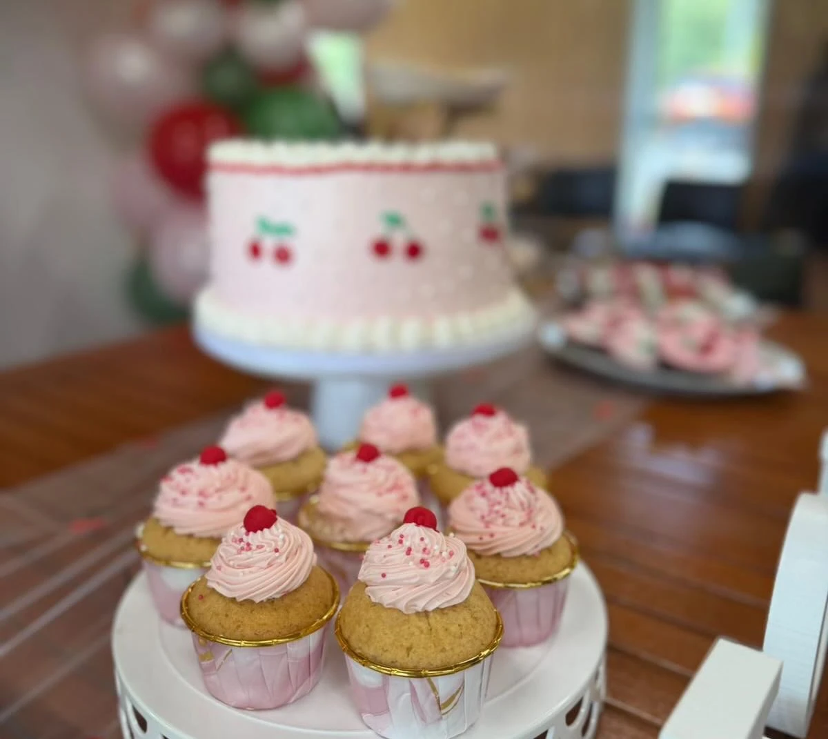 19. Minimalist Cupcakes Work Too