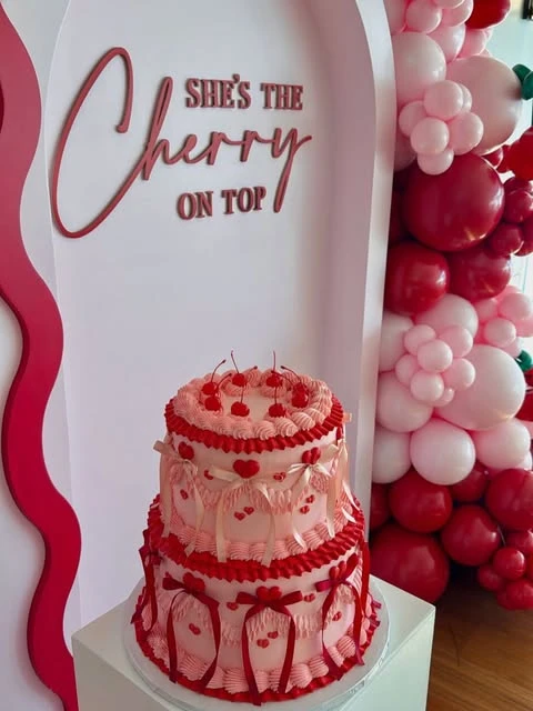 3. The Vintage-Style Cake