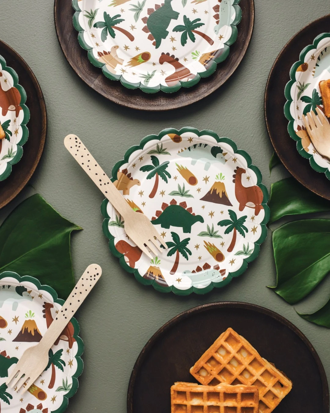 14. Modern Themed Paper Plates