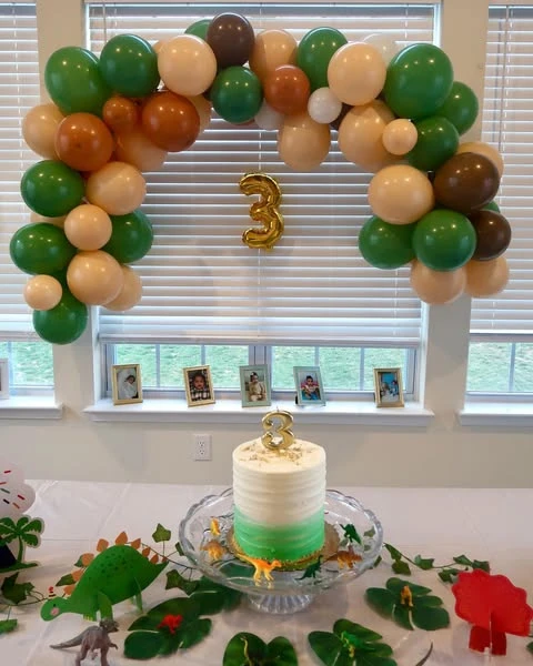 16. Simple Cake Table Arch