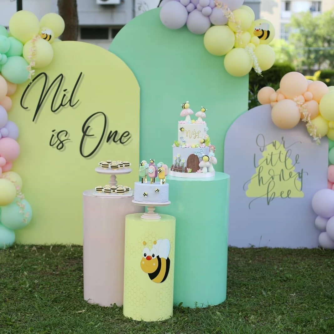 13. Multi-Panel Backdrop Set