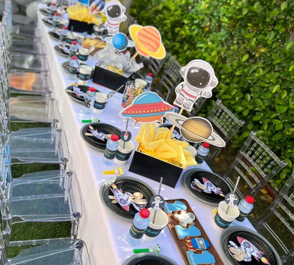 15. Fully Themed Place Settings