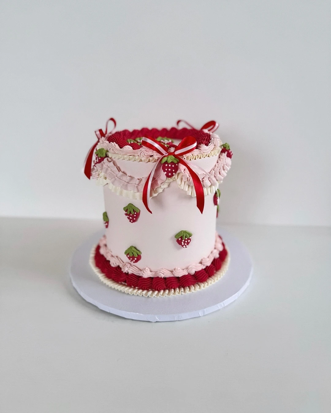 35. Order a Vintage-Style Cake