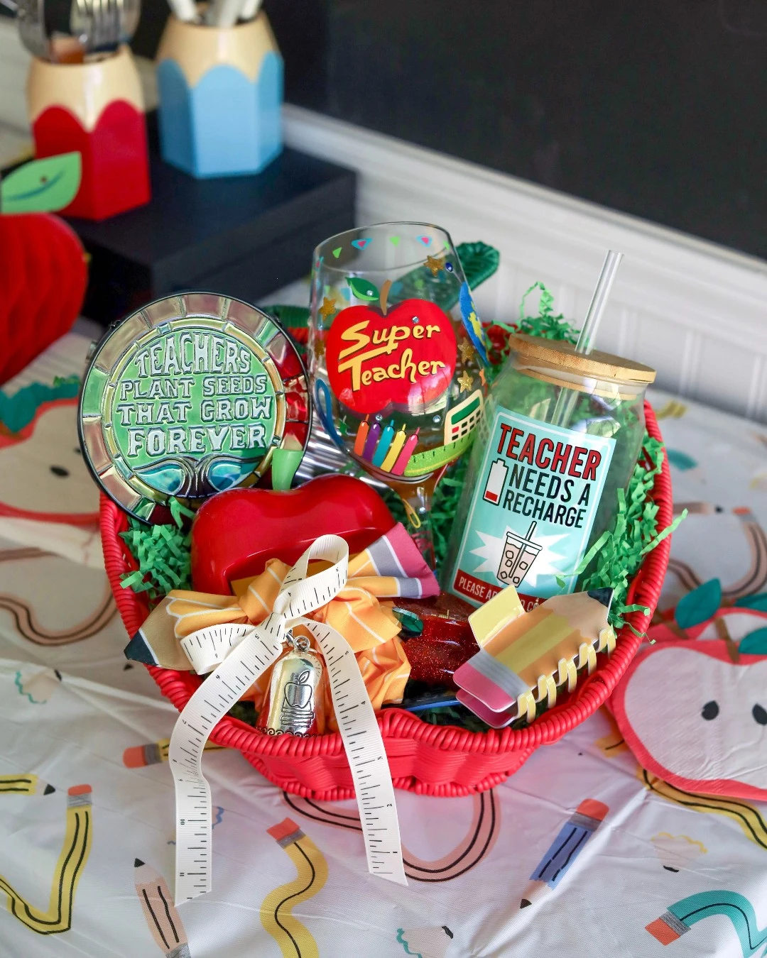 2. The Classic Theme Basket