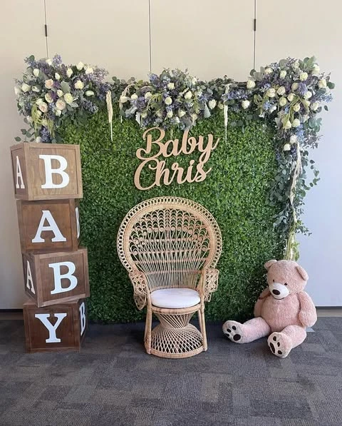 25. Classic Boxwood and Peacock Chair