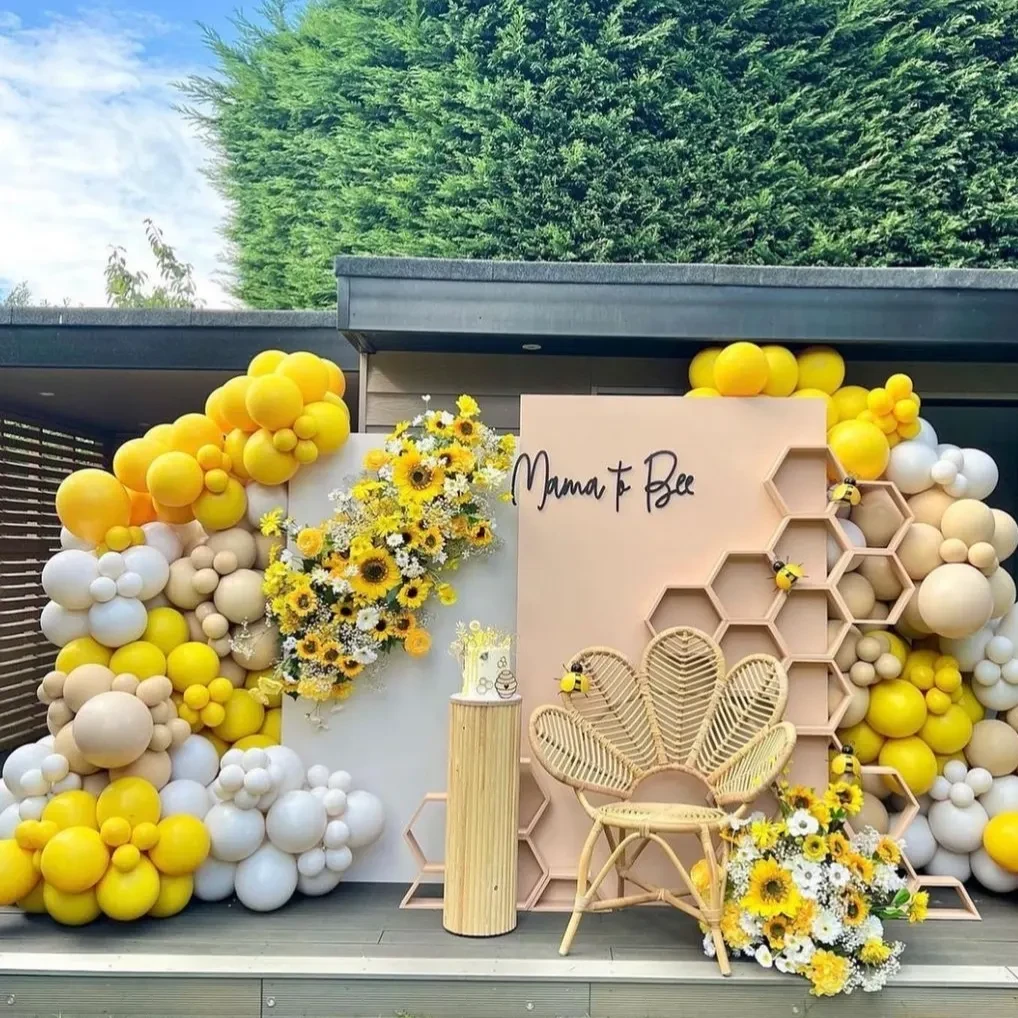 21. Elegant Outdoor Bee Backdrop