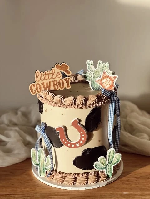 15. Quick Themed Buttercream Cake