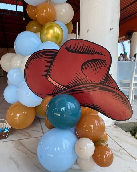 19. Balloon Column with Prop