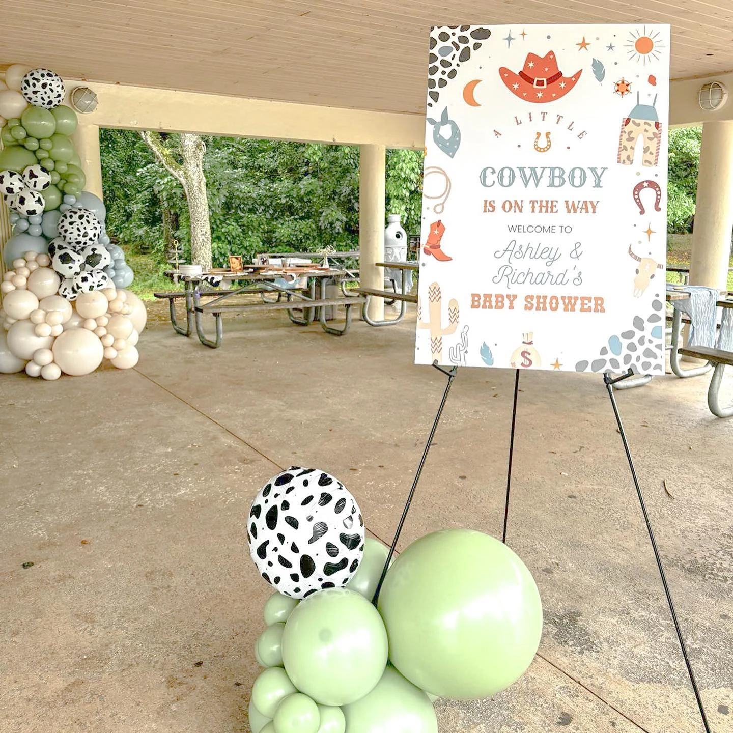 2. Welcome Sign with Balloons