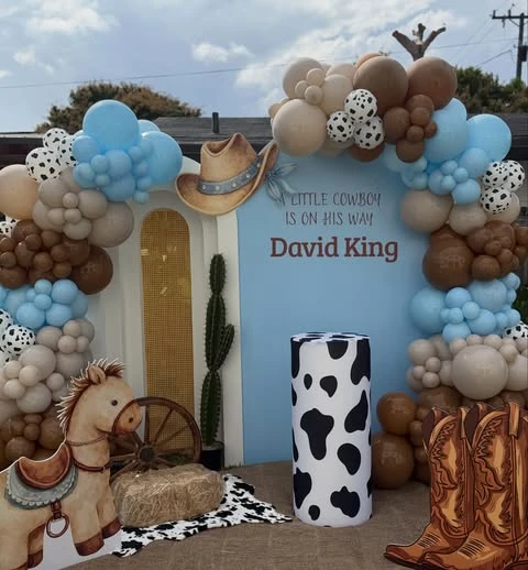 23. Themed Arched Panel Backdrop