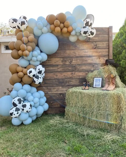 27. Outdoor Hay Bale Display