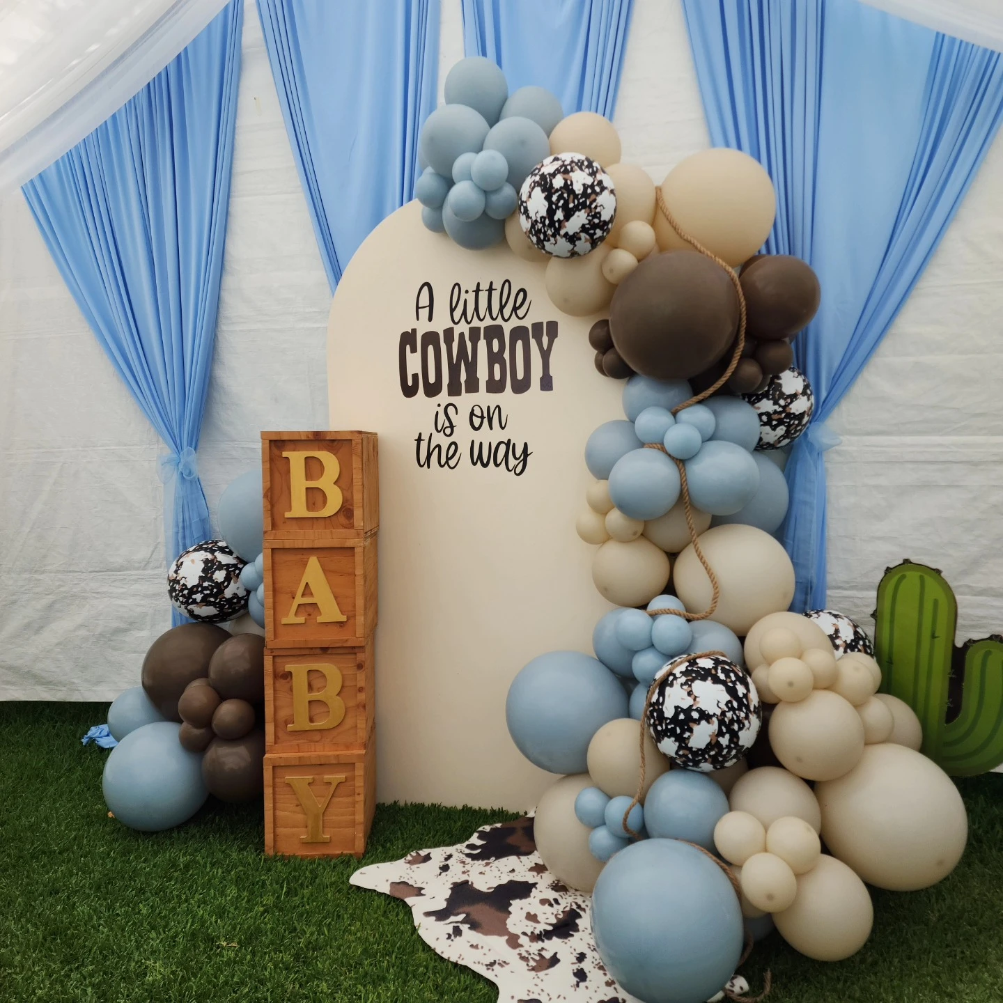 34. Outdoor Western Backdrop Setup