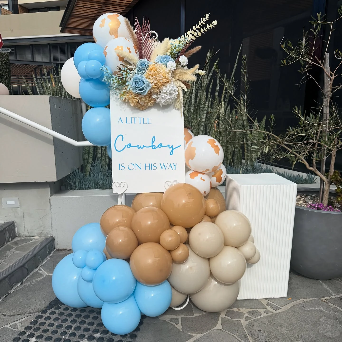 4. Sign with Dried Florals