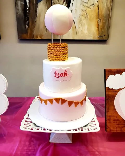 19. Cake Topper vs. Cake Art