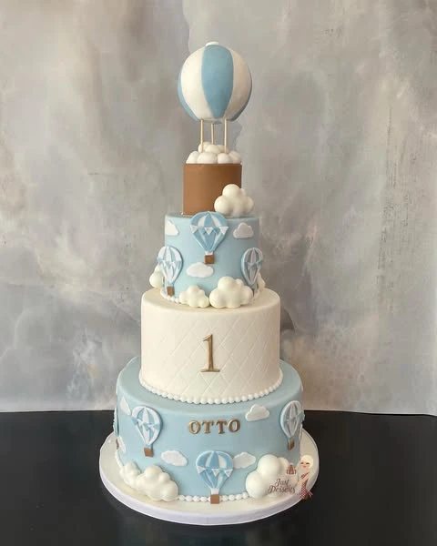 21. The Centerpiece Fondant Cake