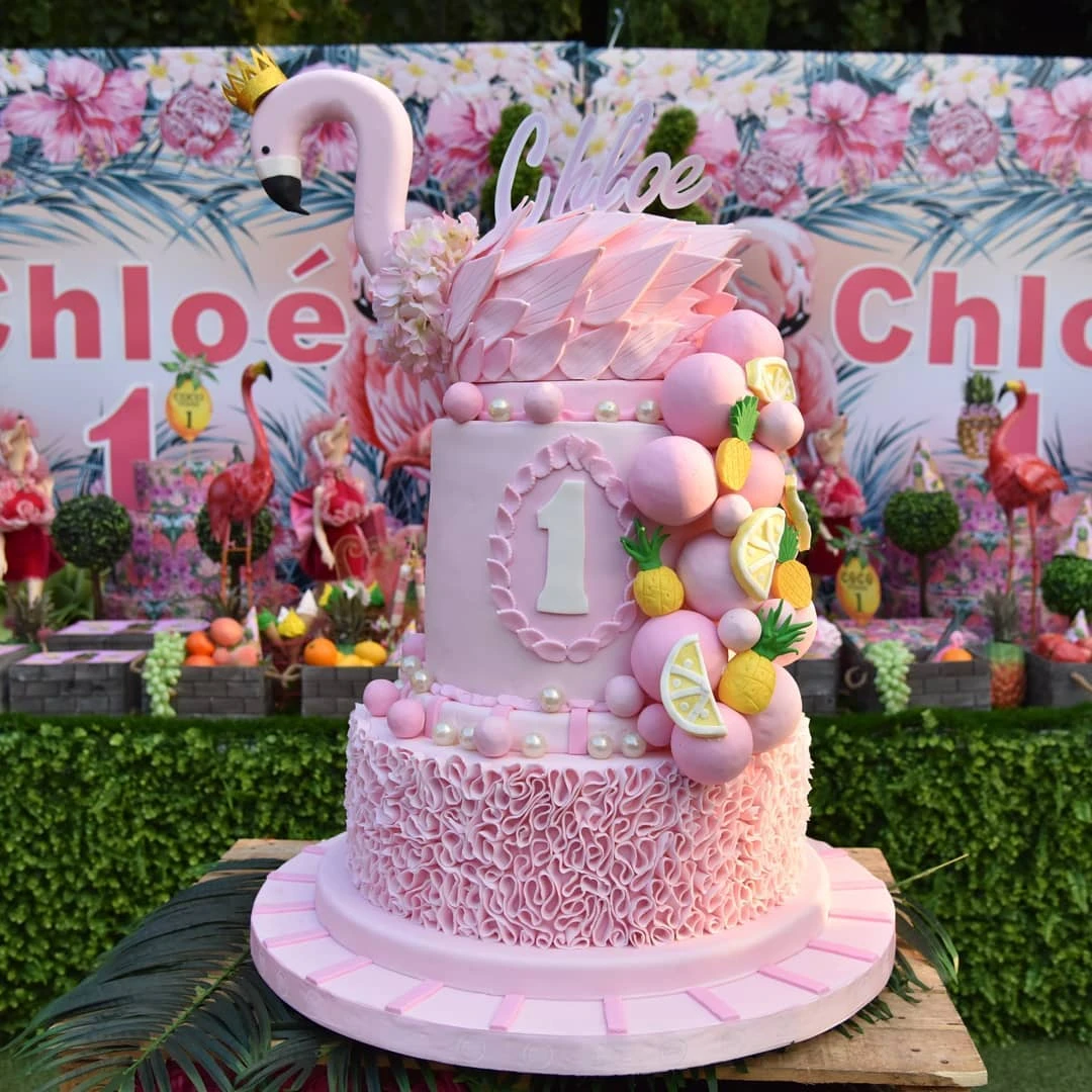9. Build a Tropical Party with Wooden Pallets image 1
