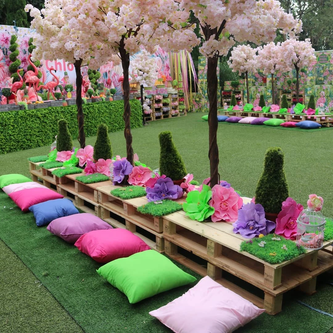 9. Build a Tropical Party with Wooden Pallets image 2