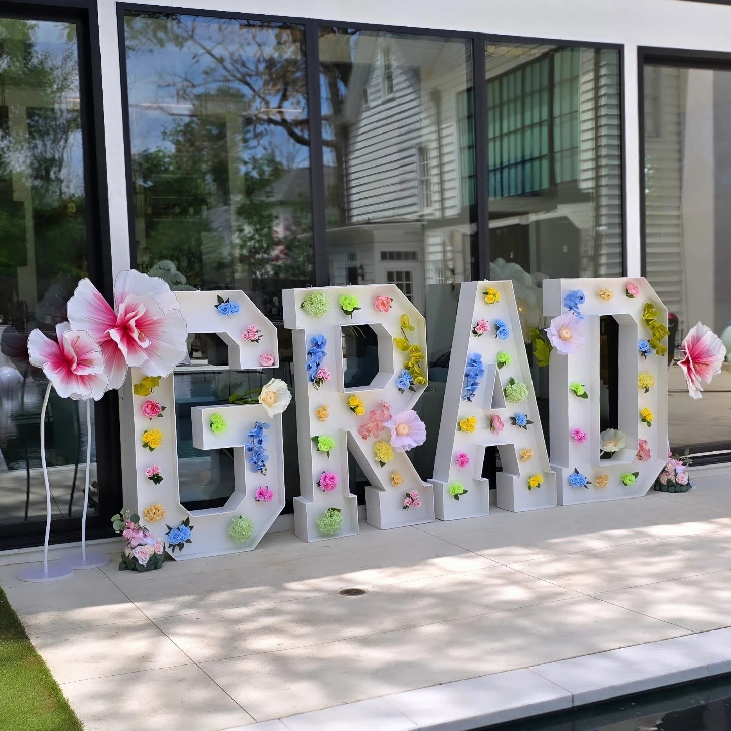 9. Infusing Florals Into Large-Scale Props image 4