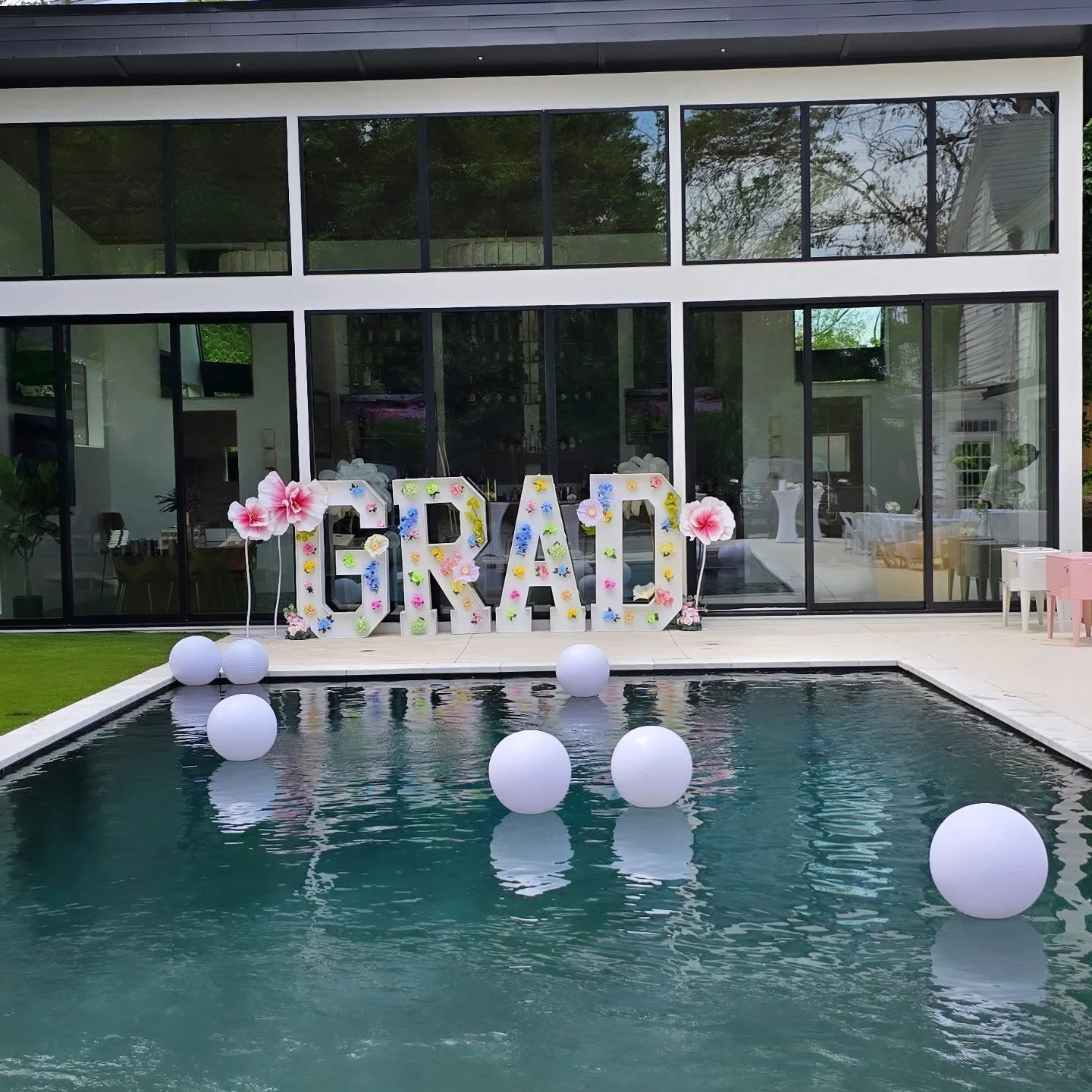 9. Infusing Florals Into Large-Scale Props image 5