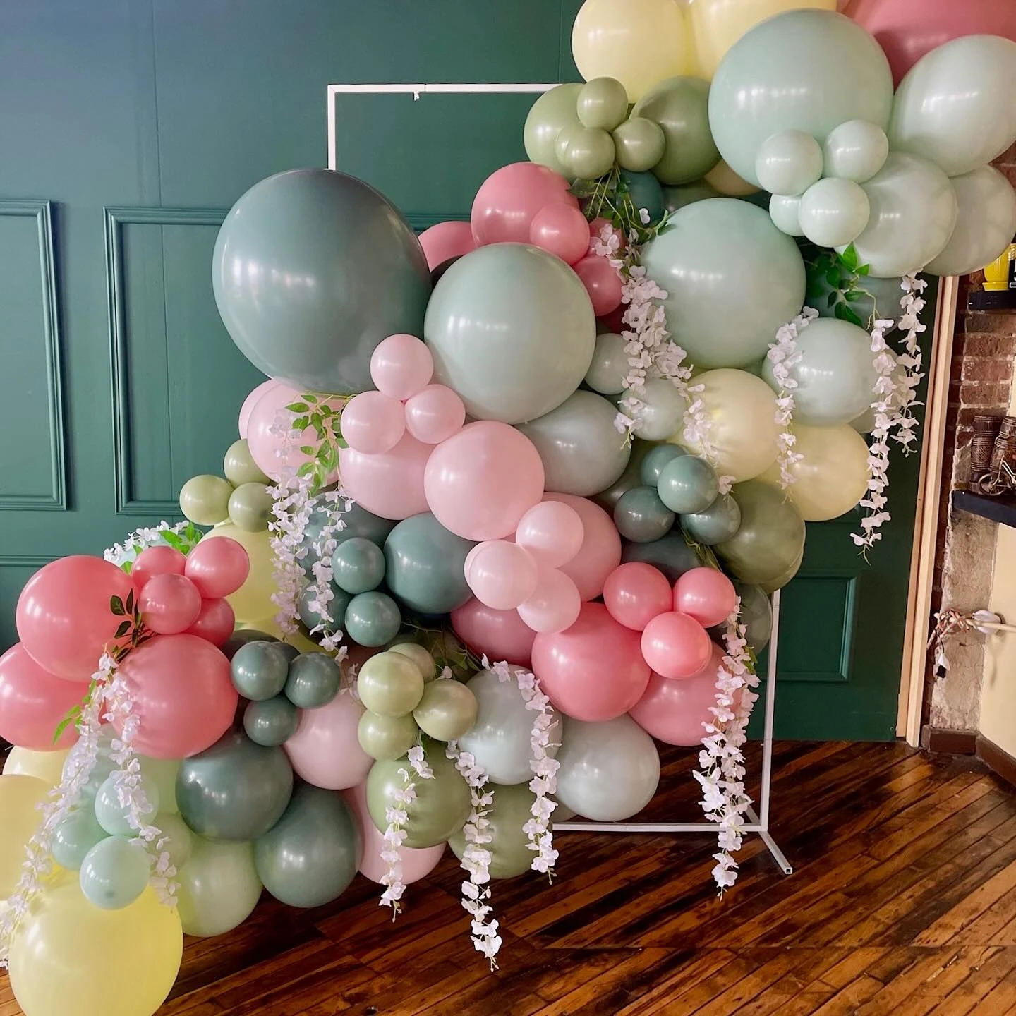 5. Give Your Balloon Arch Organic Texture image 1