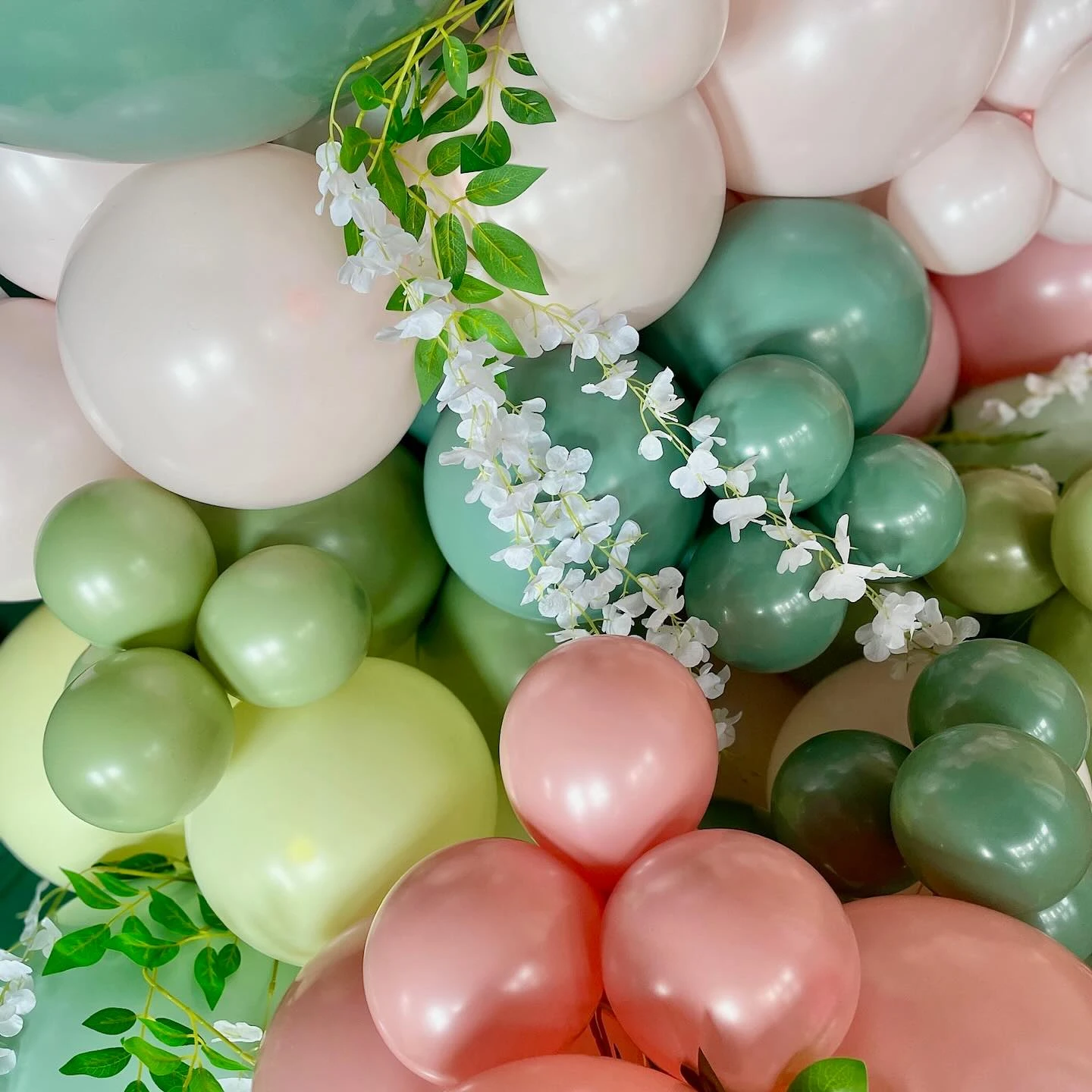 5. Give Your Balloon Arch Organic Texture image 2