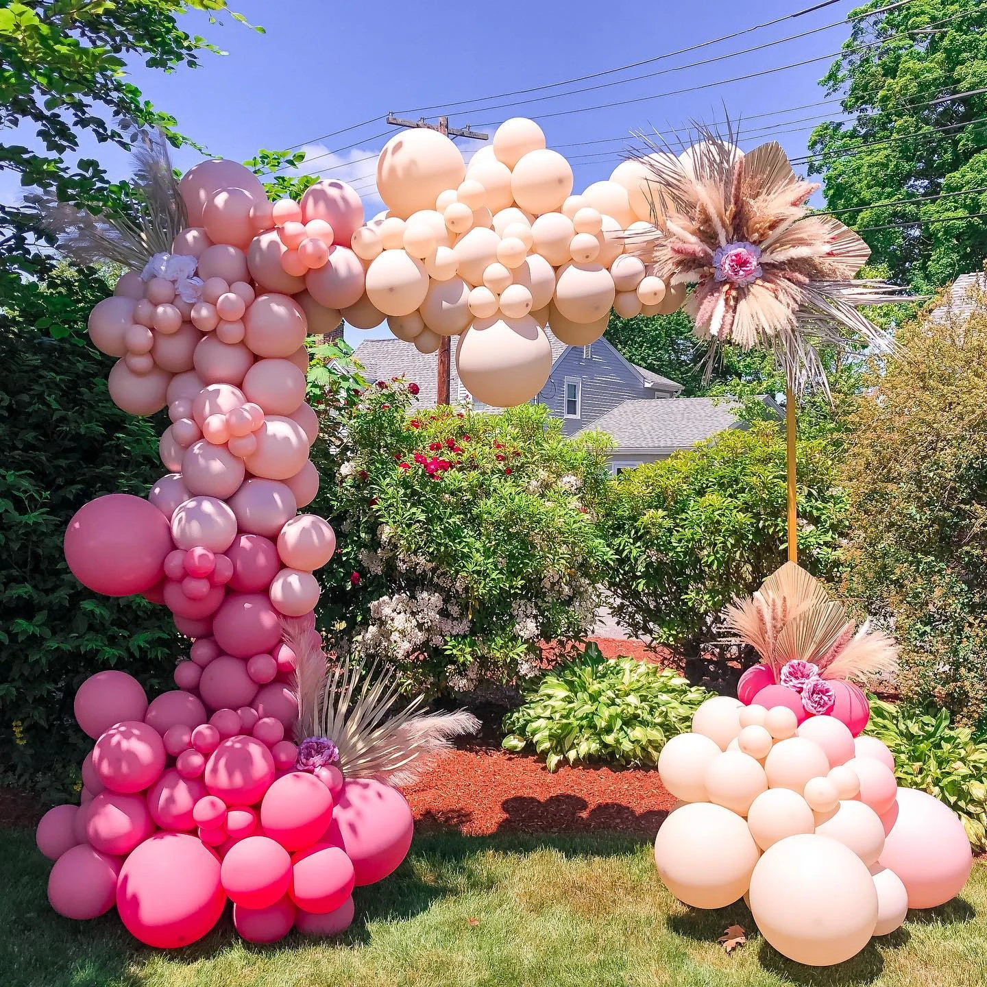 8. Balancing Soft Balloons with Dried Florals