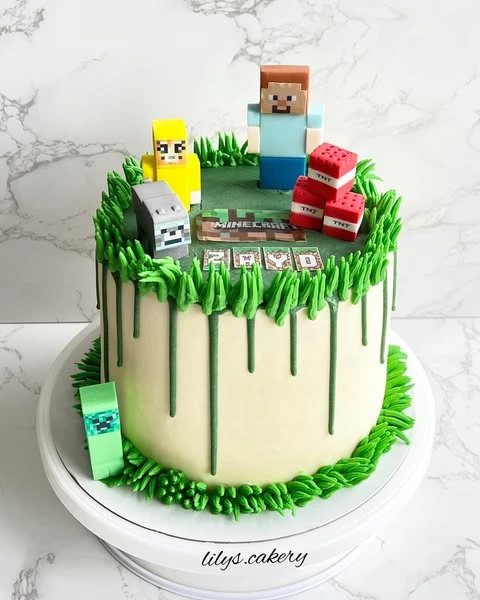 31. Fondant Toppers on Buttercream