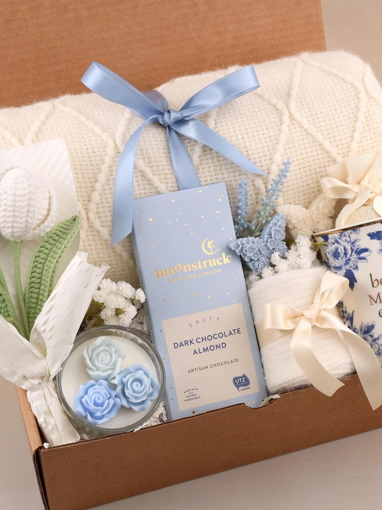 34. Themed Comfort Gift Box