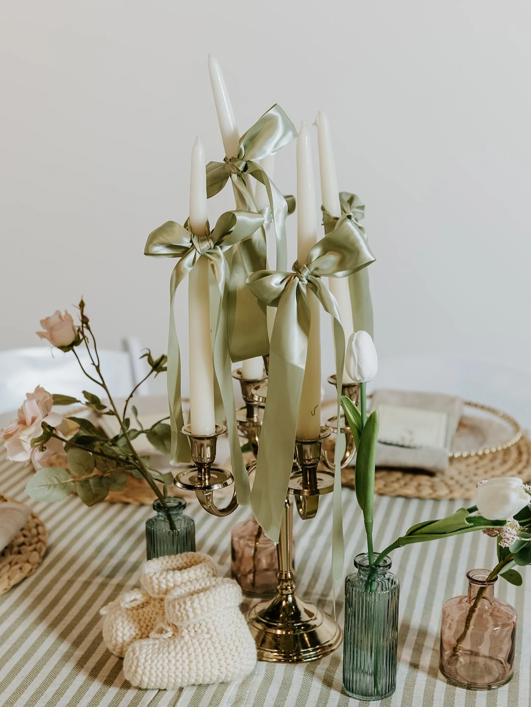 12. Ribbon-Tied Candle Centerpiece