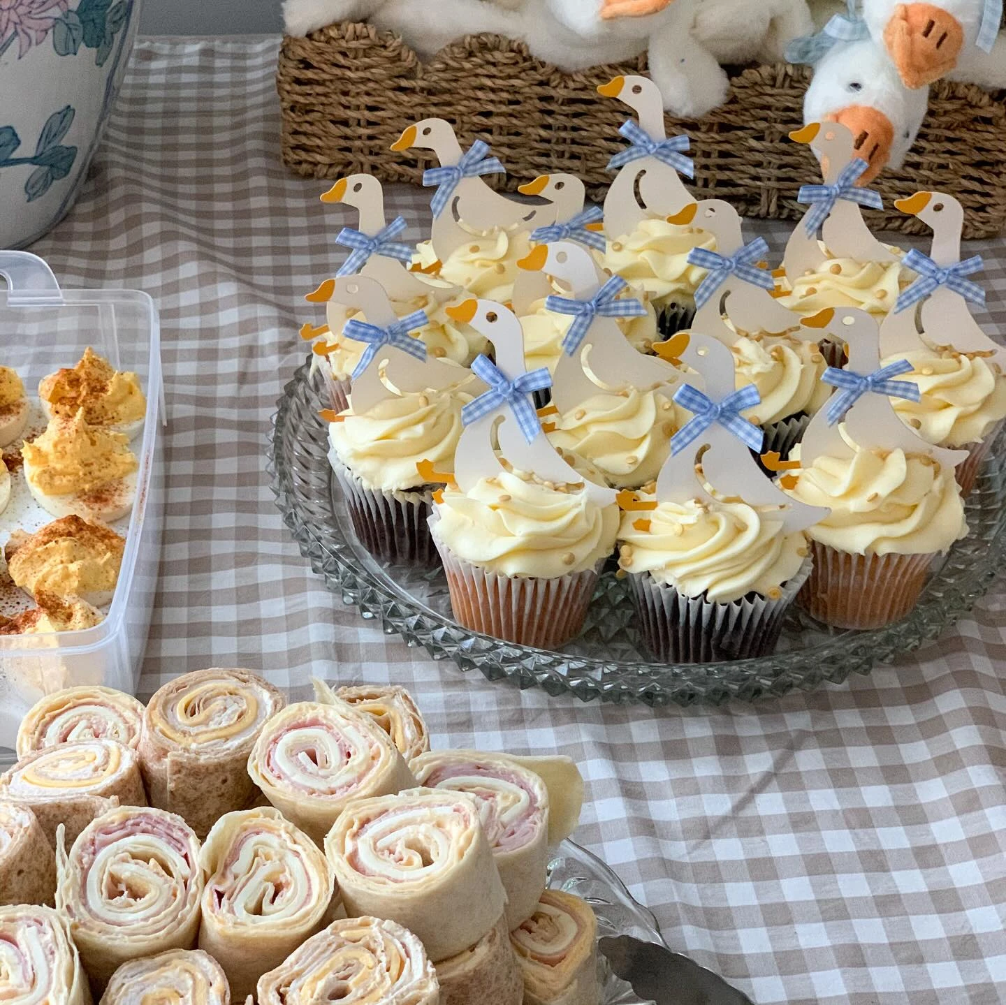 13. Simple Goose Cupcake Toppers