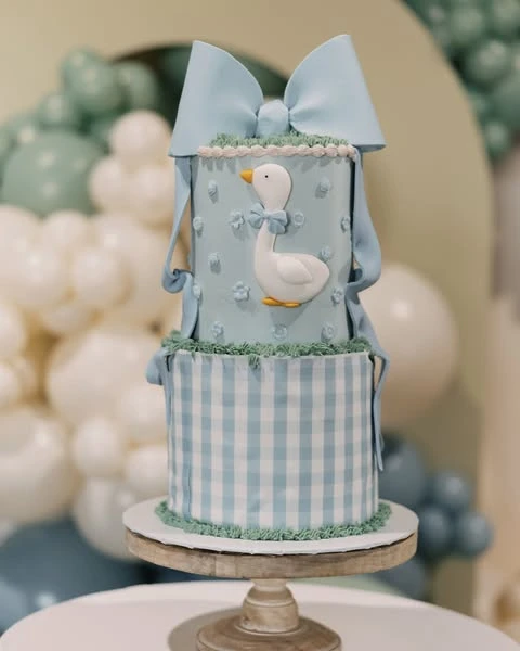 25. The Sculpted Fondant Cake