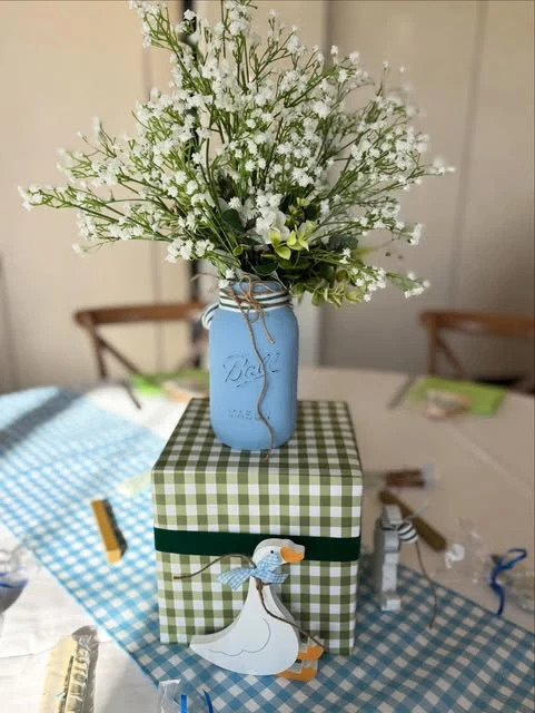 40. Easy DIY Table Centerpiece