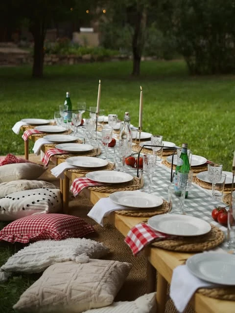 9. Low-Key Pizzeria Picnic Setup image 3