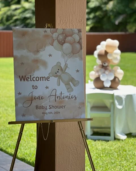 2. Themed Welcome Sign