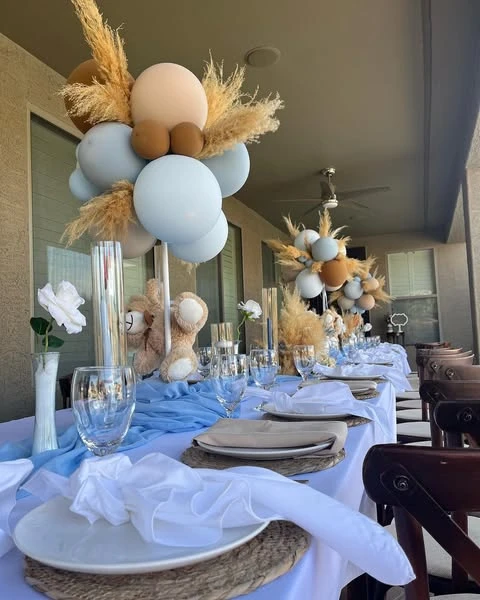 25. Tall Balloon Centerpieces