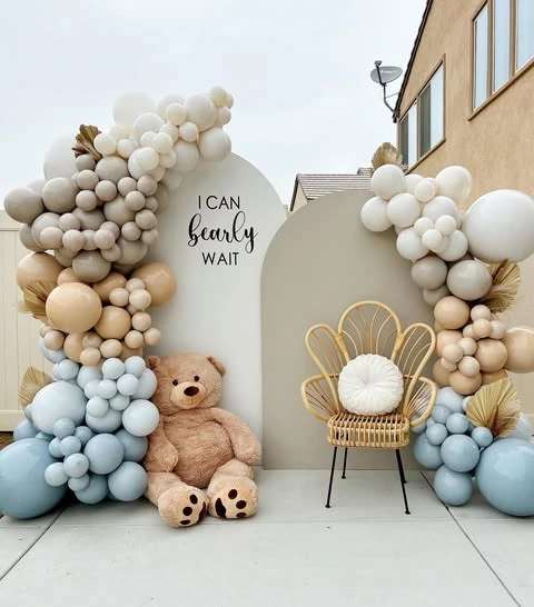 29. Neutral Outdoor Photo Backdrop