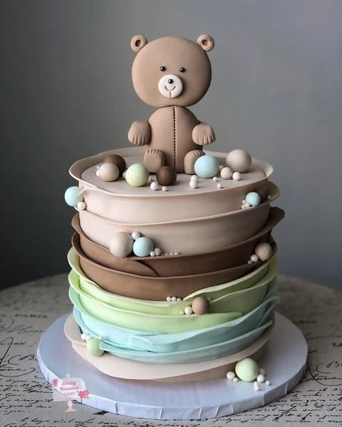 31. The Sculpted Fondant Cake