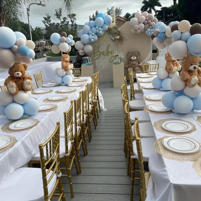 36. Repetitive Table Centerpieces