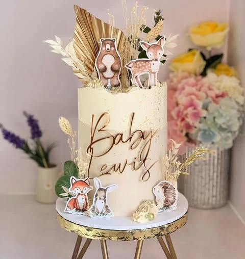 30. Cake with Paper Toppers