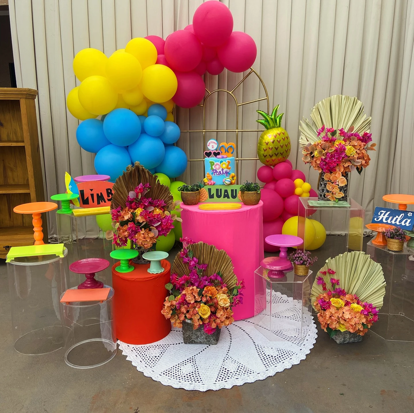 10. Host a Chic Poolside Picnic Party image 2