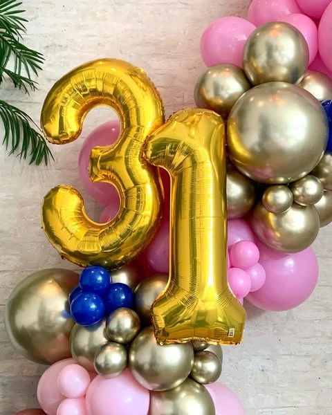 of a balloon garland showing a mix of sizes and finishes, including large gold foil balloons.