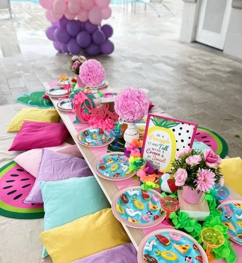 14. Host a Chic Poolside Picnic Party image 1