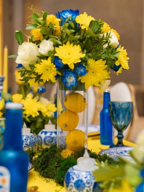 Bold High-Contrast Table italian summer party theme ideas