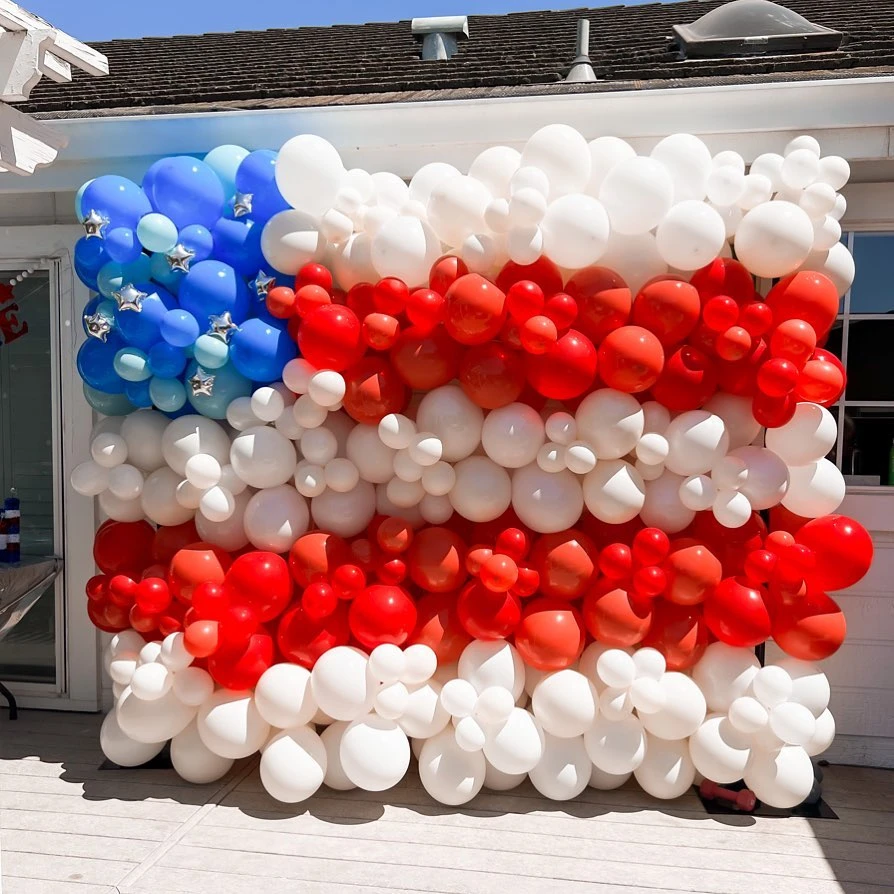 Flag-Inspired Balloon Wall 4th of july party ideas